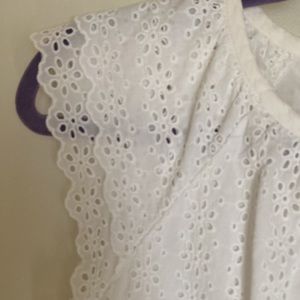 🩵 Loft eyelet top
